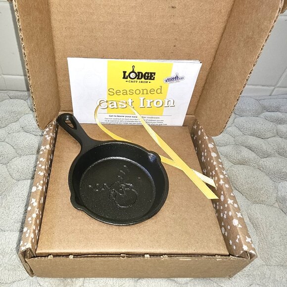 Lodge Cast Iron 2024 Holiday Mini Skillet - LIMITED EDITION - Picture 7 of 8